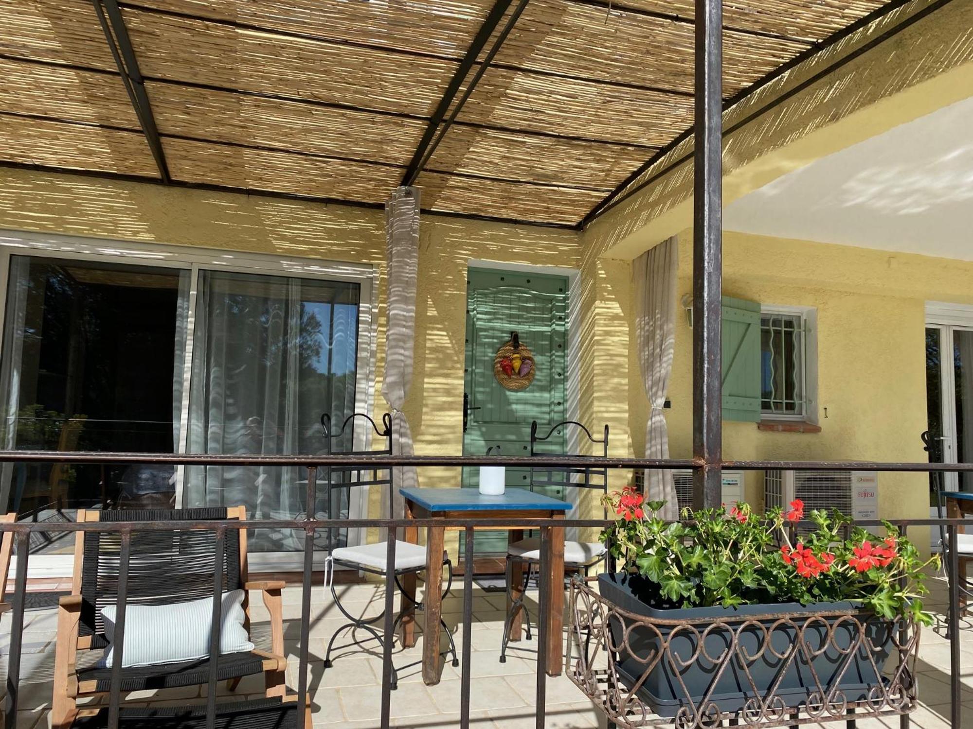 Bed and Breakfast L'Eveil En Provence Entrecasteaux Habitación foto
