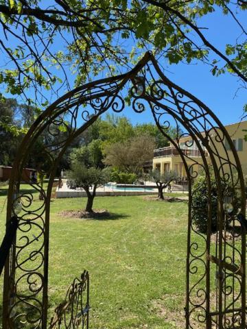 Bed and Breakfast L'Eveil En Provence Entrecasteaux Exterior foto